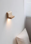 Dekorative Wandlampe aus Massivholz für das Schlafzimmer