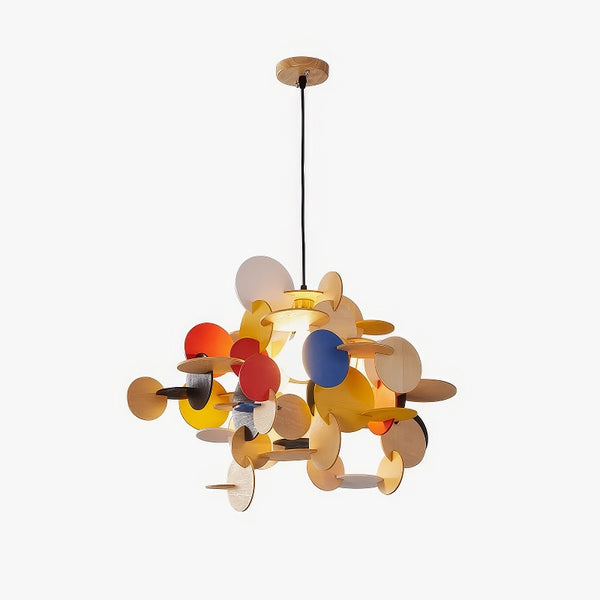 Bunter kreativer Kronleuchter aus Massivholz