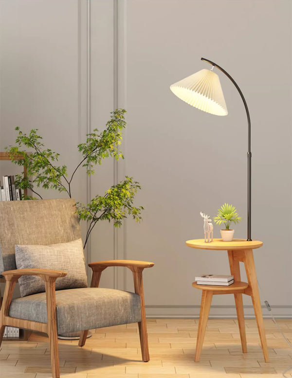 Doppelschichtige, halbgebogene Stehlampe