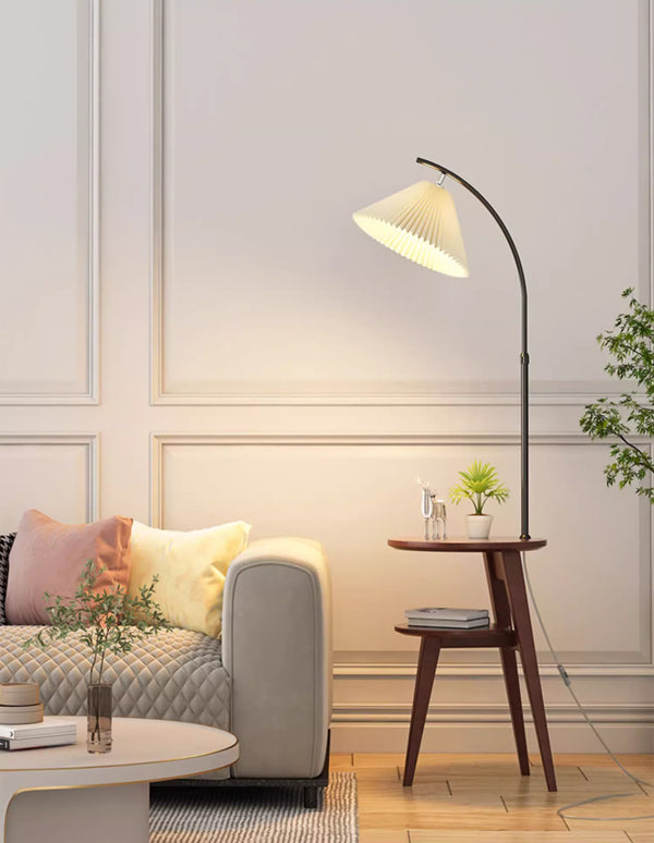 Doppelschichtige, halbgebogene Stehlampe