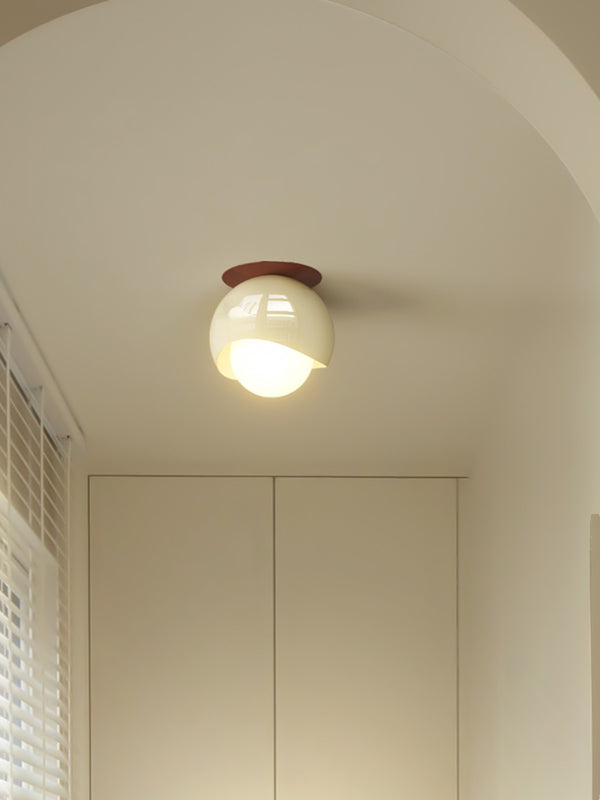 Deckenlampe im französischen Cremestil für den Flur