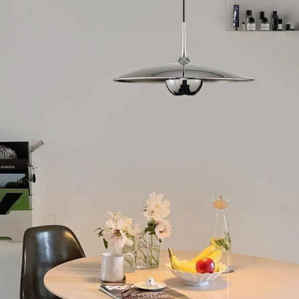 Kreativer UFO-Kronleuchter