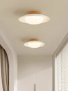 Deckenlampe aus cremefarbenem Strohhut