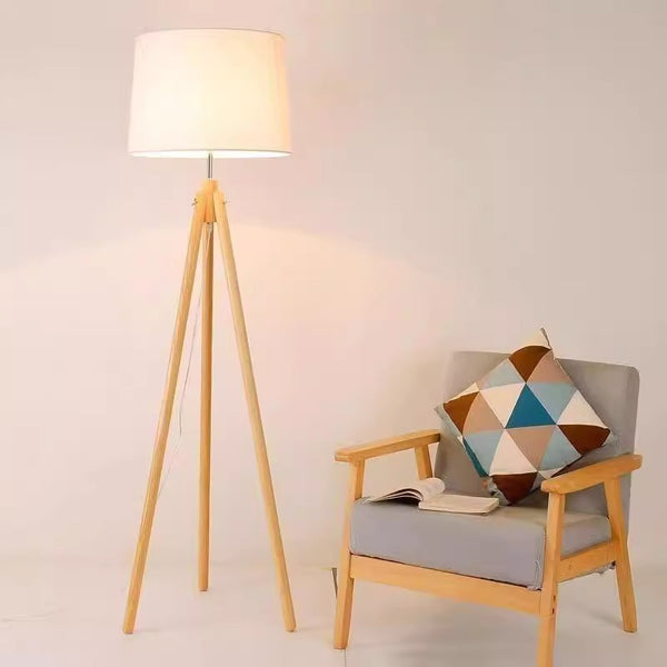 Japanische Retro-Stehlampe aus Massivholz für das Wohnzimmer