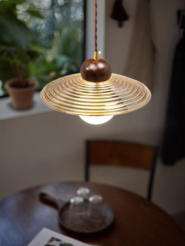 Lustre médiéval en verre de noyer