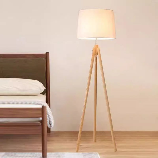 Japanische Retro-Stehlampe aus Massivholz für das Wohnzimmer