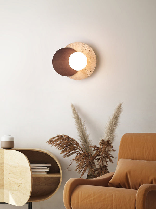 Japanische Wandlampe im Wabi-Sabi-Stil