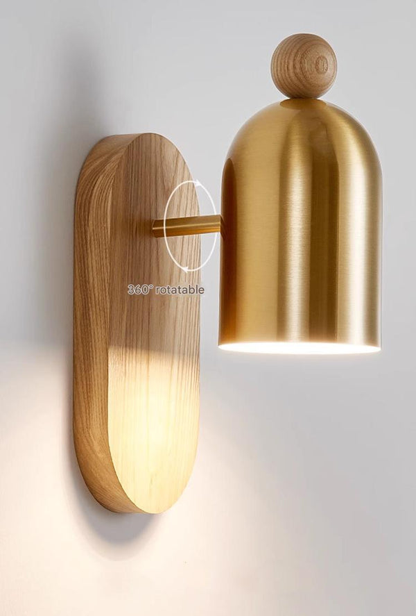 Wandlampe aus Massivholz im mittelalterlichen Stil