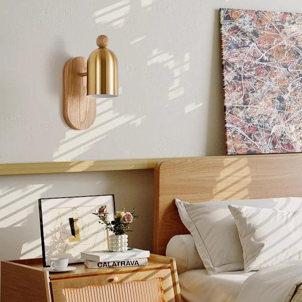 Wandlampe aus Massivholz im mittelalterlichen Stil