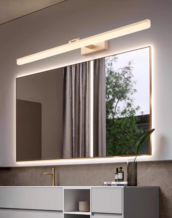 Einfache Spiegelwandlampe