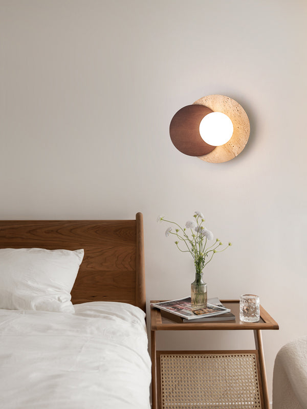 Japanische Wandlampe im Wabi-Sabi-Stil