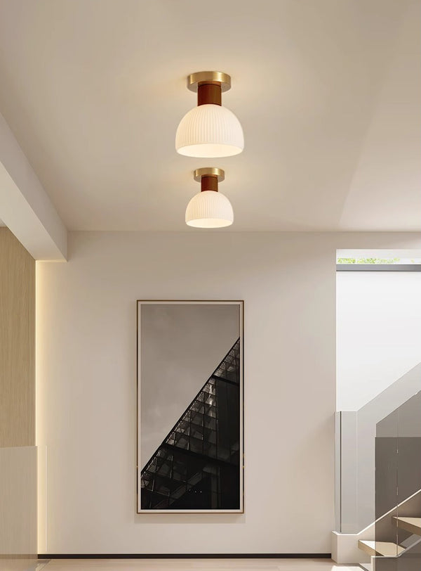 Deckenlampe aus Massivholz im cremefarbenen Stil