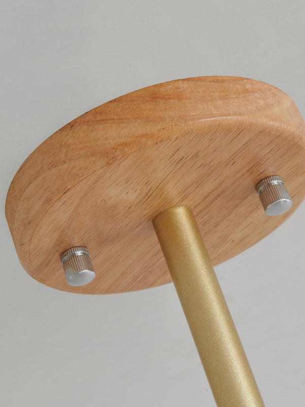 Deckenlampe aus Massivholz im cremefarbenen Stil