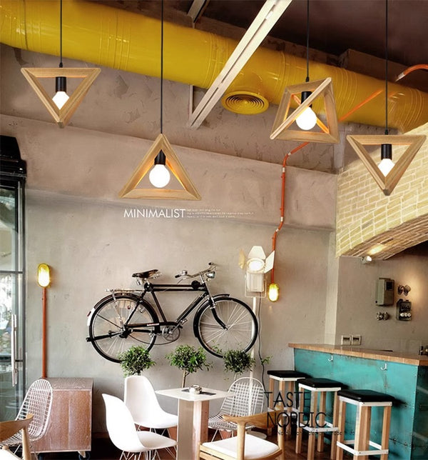 Lustre triangulaire en bois massif