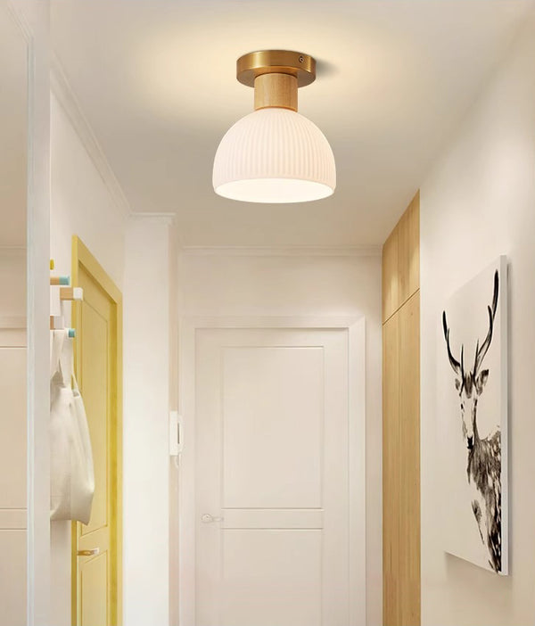 Deckenlampe aus Massivholz im cremefarbenen Stil
