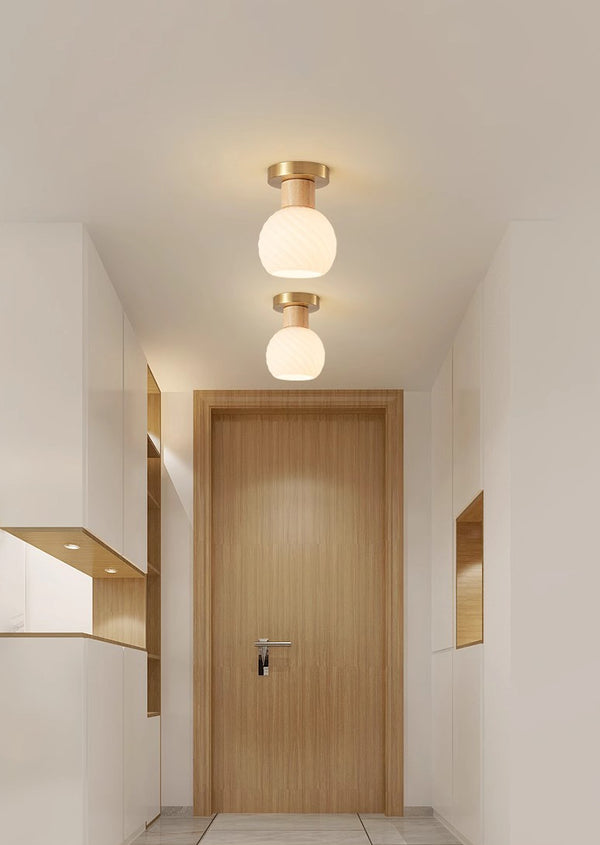 Deckenlampe aus Massivholz im cremefarbenen Stil
