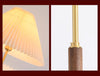 Stehlampe aus Walnussholz mit Plissee