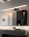 Einfache Spiegelwandlampe