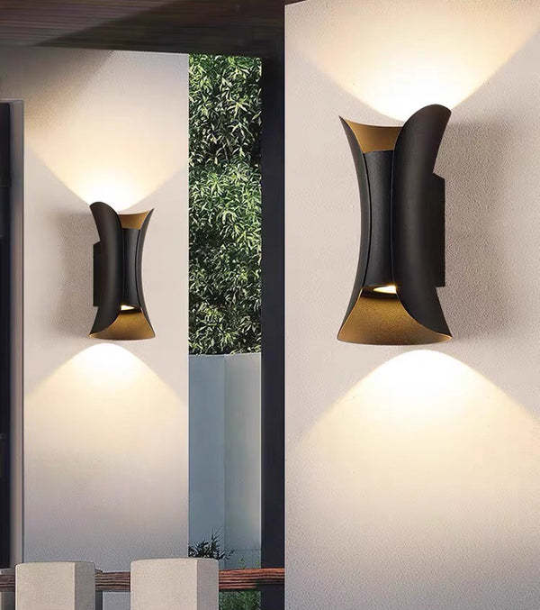 Schlichte LED-Außenwandleuchte für den Garten