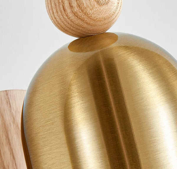 Wandlampe aus Massivholz im mittelalterlichen Stil