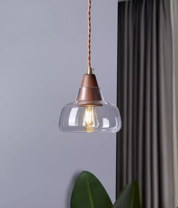 Petit lustre de style médiéval tout en cuivre