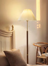 Stehlampe aus Walnussholz mit Plissee