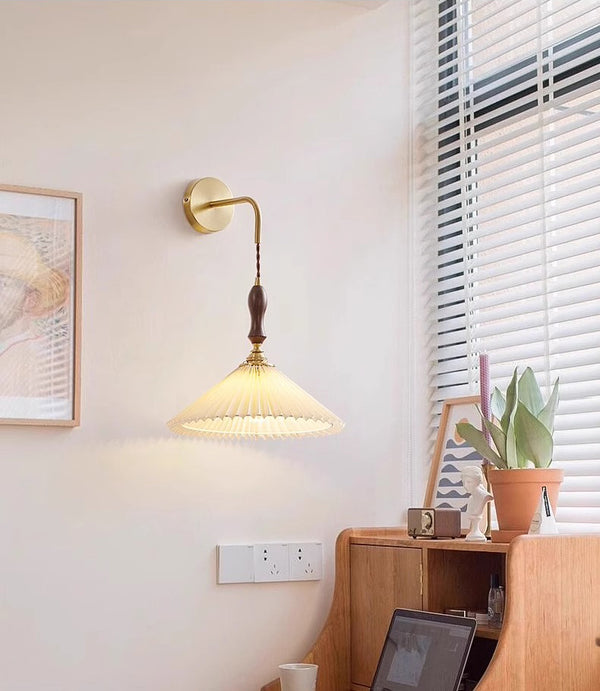 Vintage solid wood pleated bedside wall lamp