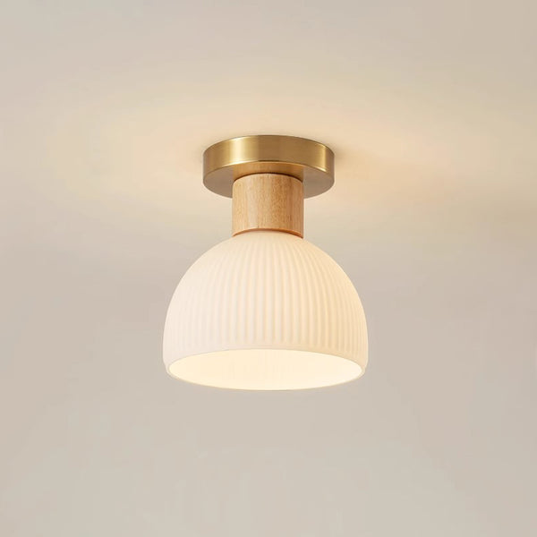 Deckenlampe aus Massivholz im cremefarbenen Stil