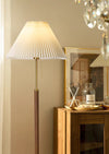 Stehlampe aus Walnussholz mit Plissee