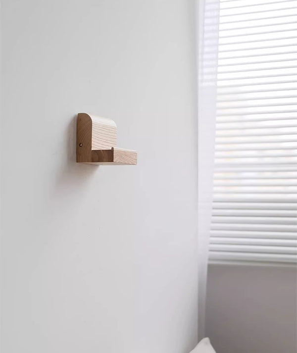 Dekorative Wandlampe aus Massivholz für das Schlafzimmer