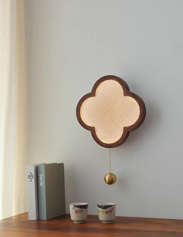 Wandlampe mit vierblättrigem Kleeblatt