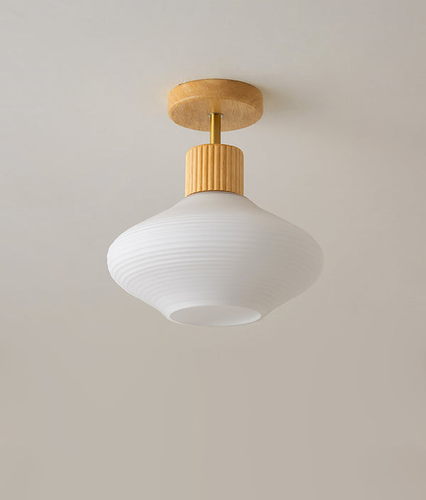 Deckenlampe aus Massivholz im cremefarbenen Stil