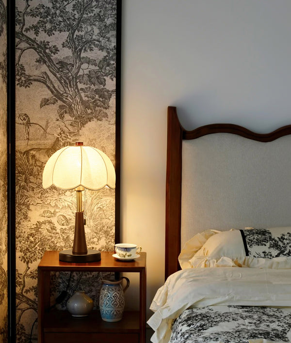 Chinese retro solid wood table lamp