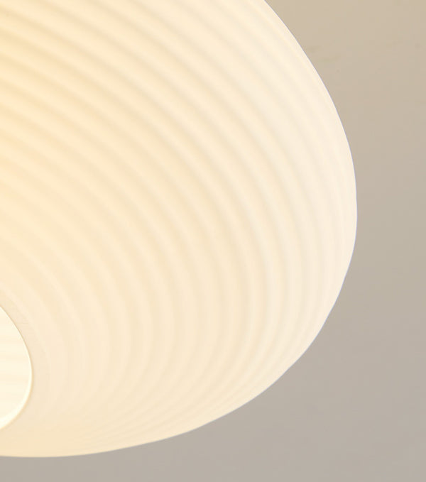 Deckenlampe aus Massivholz im cremefarbenen Stil