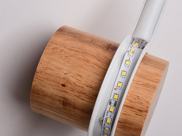 Minimalistische LED-Wandleuchte aus Massivholzstreifen