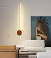 Minimalistische LED-Wandleuchte aus Massivholzstreifen