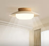 Deckenlampe aus cremefarbenem Strohhut