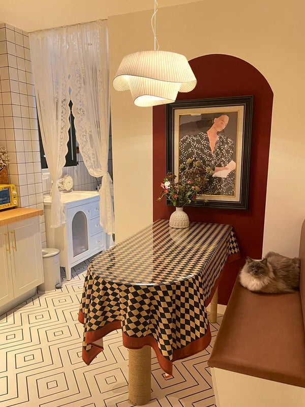 Minimalistischer Kronleuchter aus plissiertem Stoff