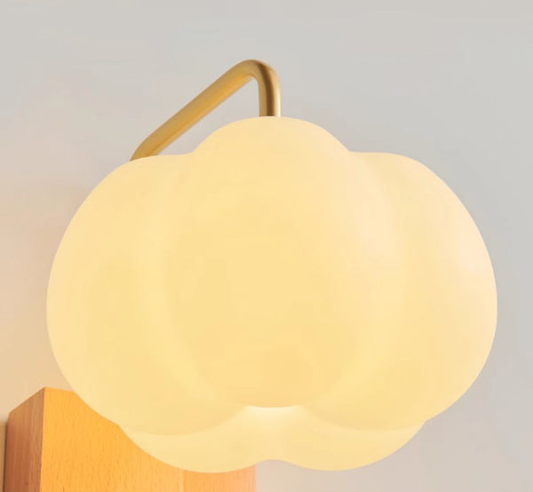 Kreative Wandlampe aus Massivholz in Baumwollform