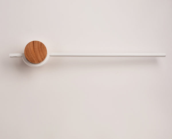 Minimalistische LED-Wandleuchte aus Massivholzstreifen