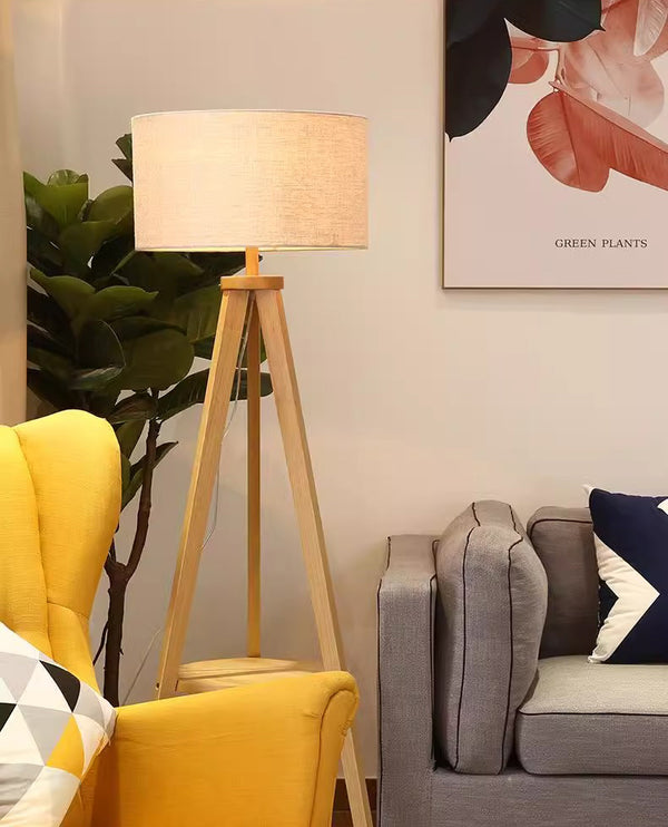 Japanische Retro-Stehlampe aus Massivholz für das Wohnzimmer