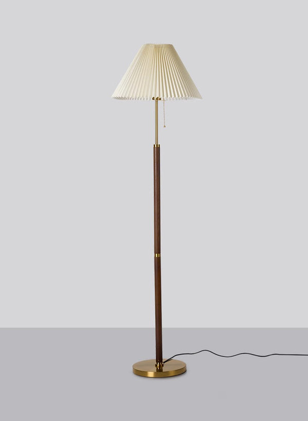Stehlampe aus Walnussholz mit Plissee