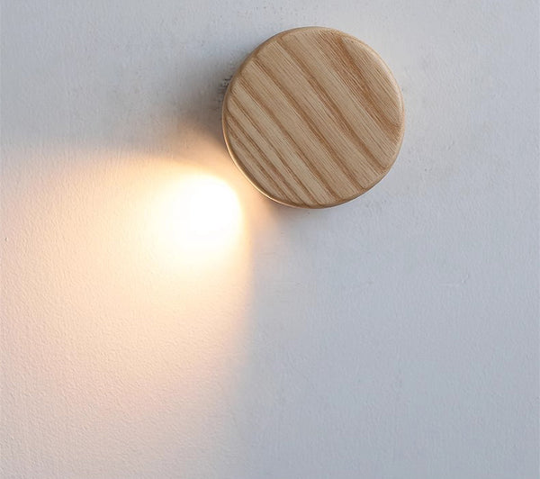 Dekorative Wandlampe aus Massivholz für das Schlafzimmer