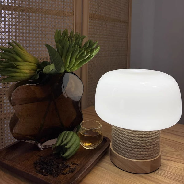Cremefarbene Tischlampe im Pilz-Stil