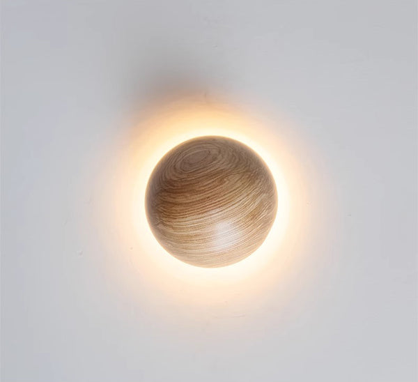 Dekorative Wandlampe aus Massivholz für das Schlafzimmer