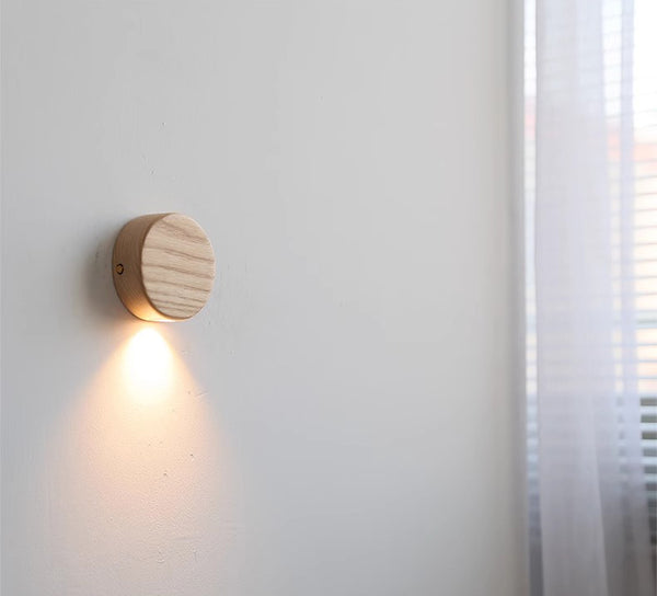 Dekorative Wandlampe aus Massivholz für das Schlafzimmer