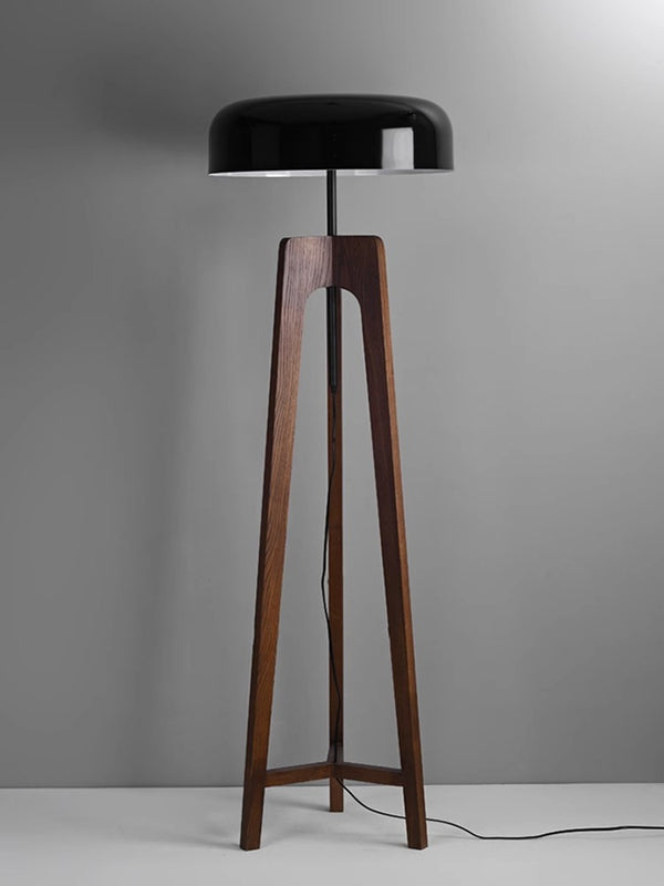 Lampadaire trépied nordique