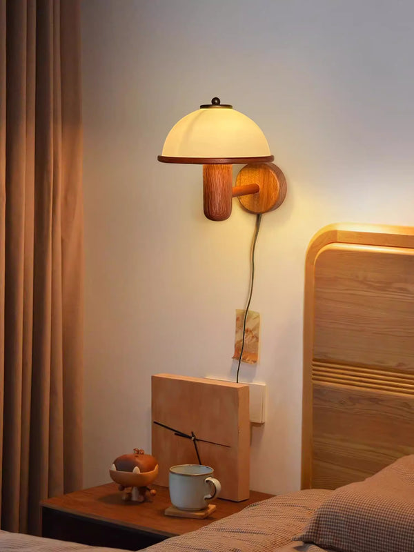 Wandlampe Pilz aus Massivholz