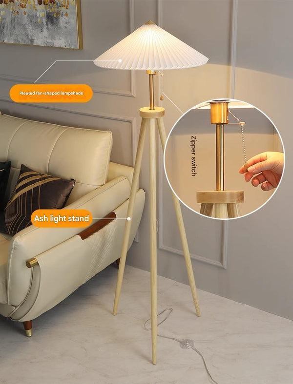 Fan shaped floor lamp