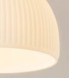 Deckenlampe aus Massivholz im cremefarbenen Stil
